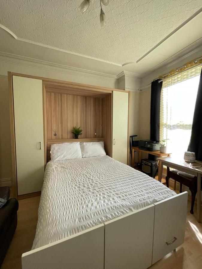 Room In Family Home Near Penny Lane Λίβερπουλ Εξωτερικό φωτογραφία