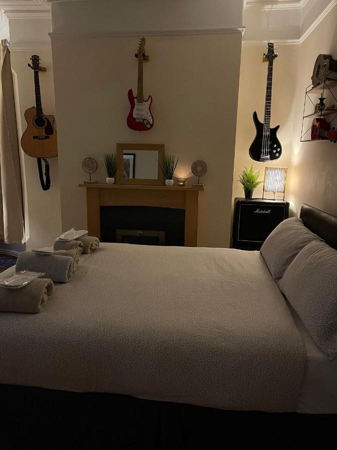 Room In Family Home Near Penny Lane Λίβερπουλ Εξωτερικό φωτογραφία
