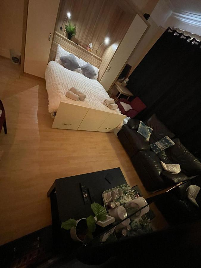 Room In Family Home Near Penny Lane Λίβερπουλ Εξωτερικό φωτογραφία